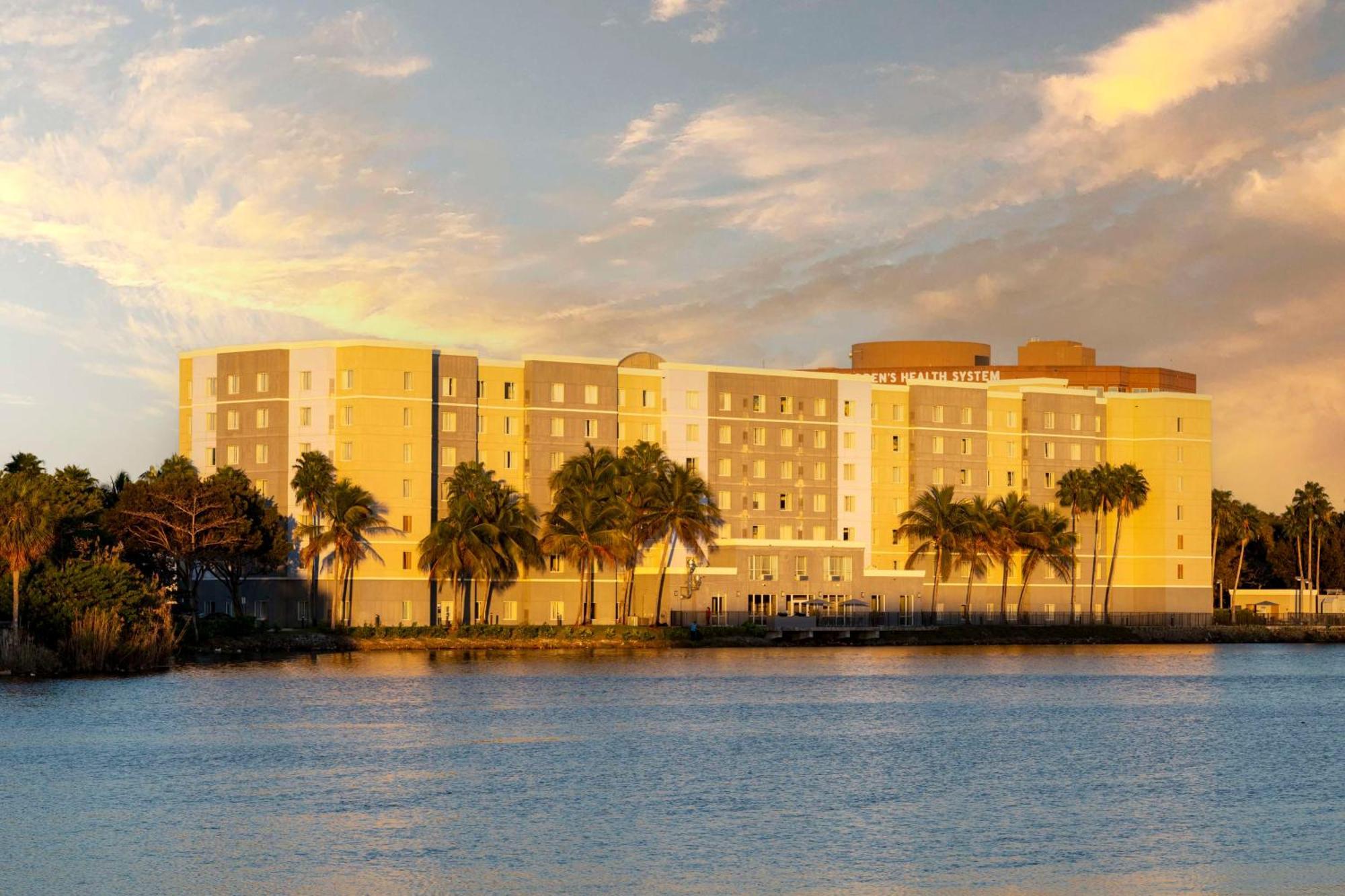 Homewood Suites Miami Airport/Blue Lagoon Eksteriør billede