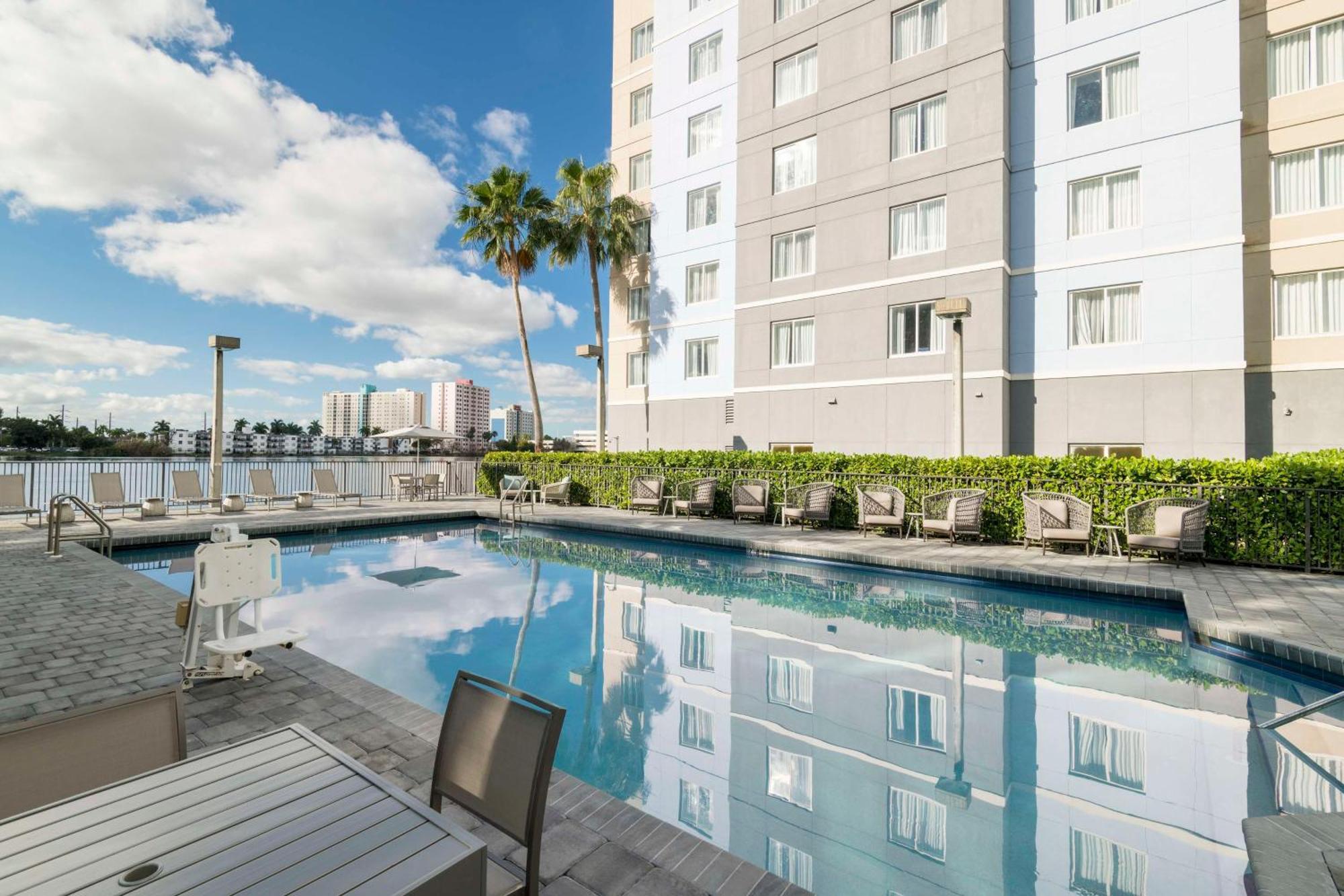 Homewood Suites Miami Airport/Blue Lagoon Eksteriør billede