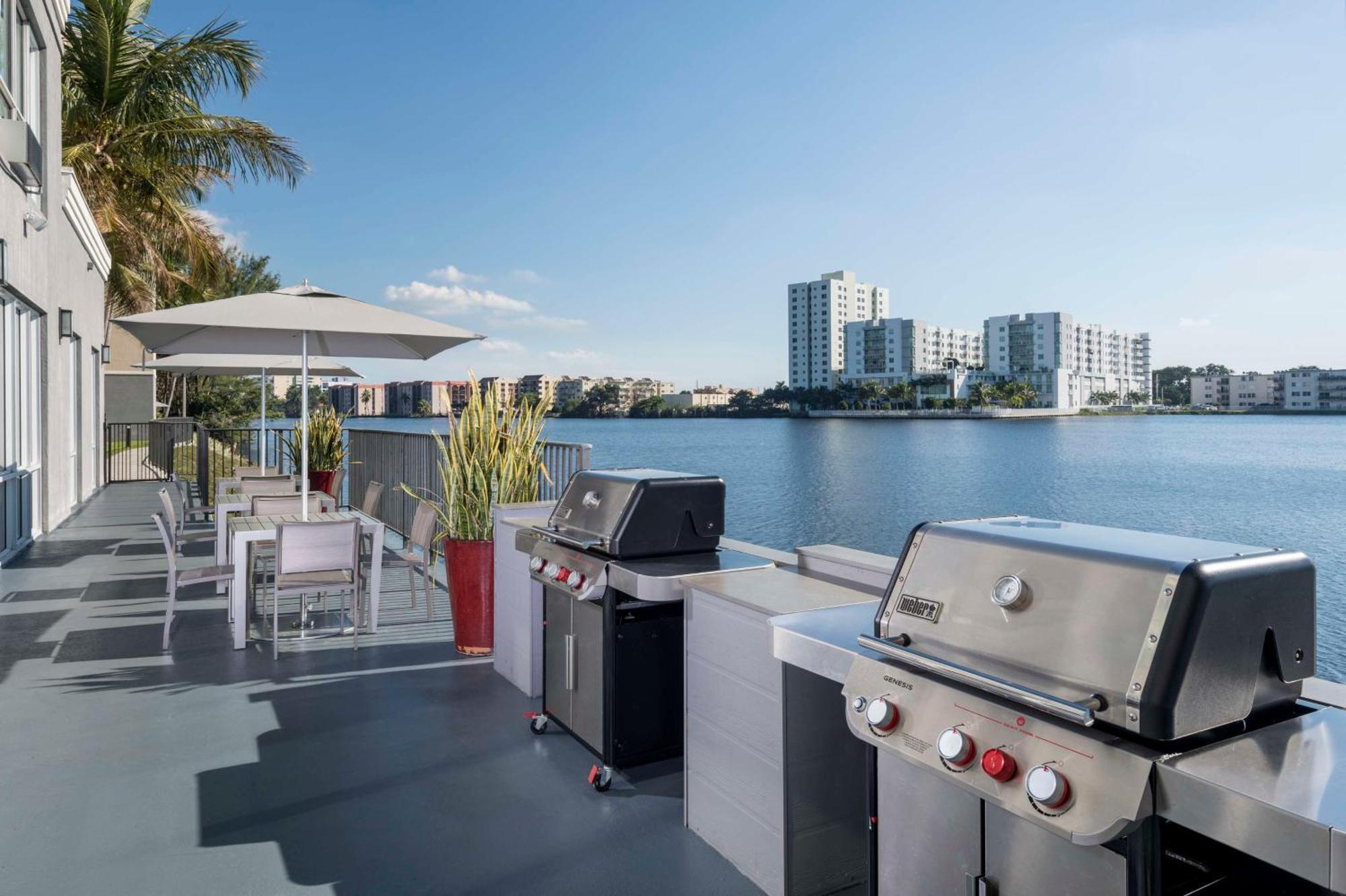 Homewood Suites Miami Airport/Blue Lagoon Eksteriør billede