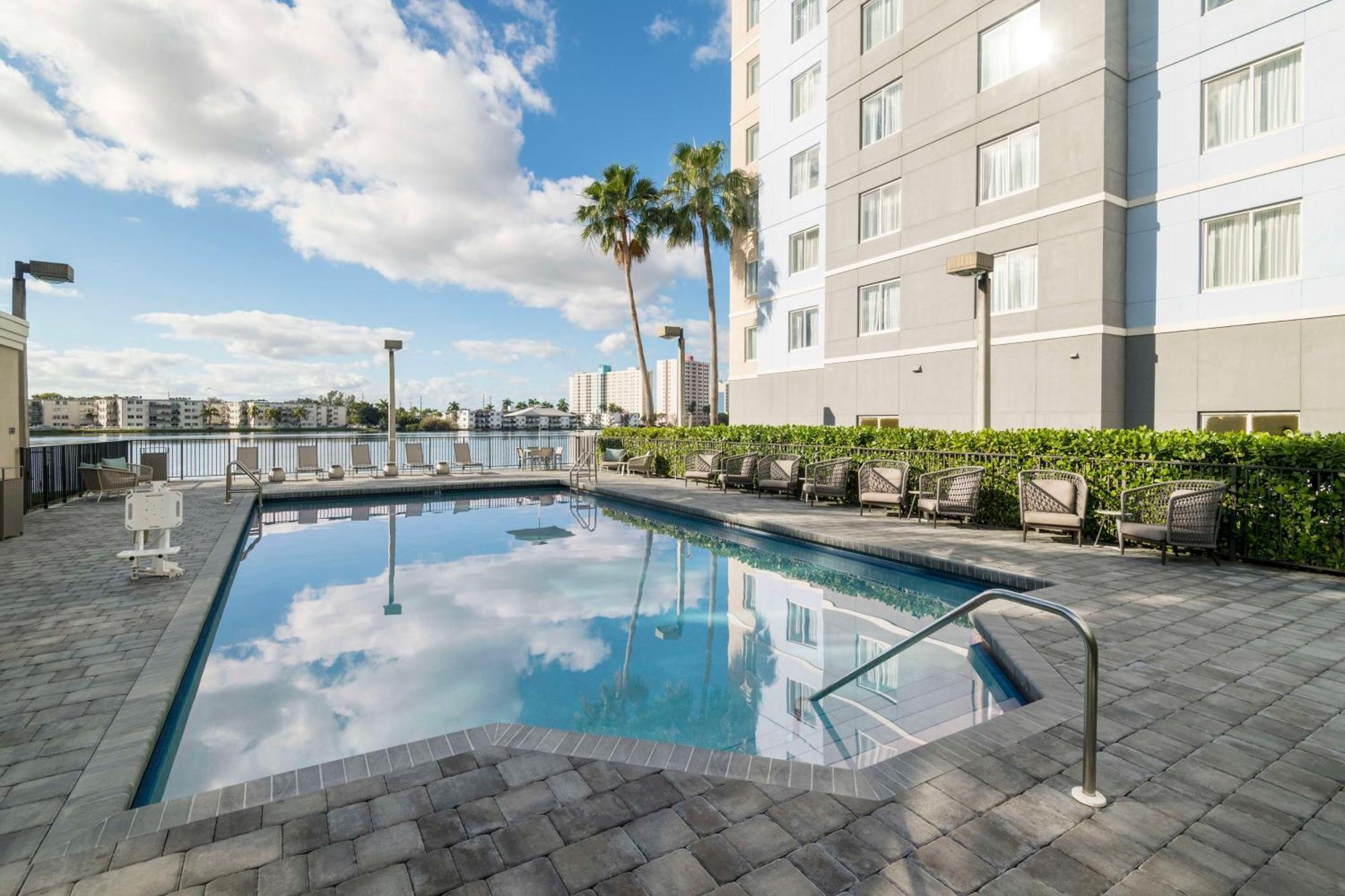 Homewood Suites Miami Airport/Blue Lagoon Eksteriør billede